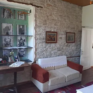 The Fir Gate Albanië